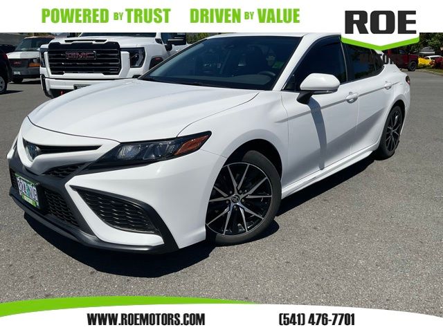2022 Toyota Camry Hybrid SE